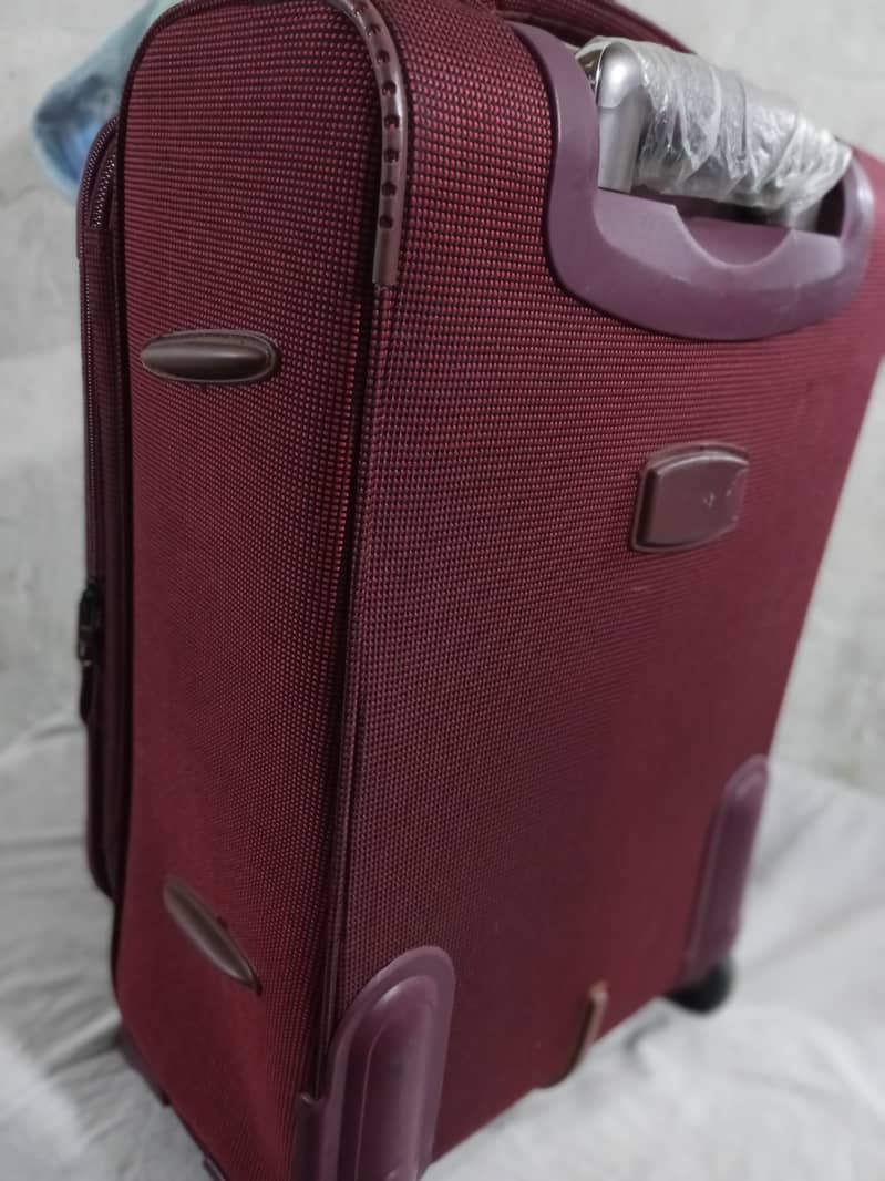 Cabin Size Luggage Traveling Bag / 20" Inch to 10 kg 3