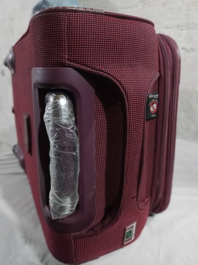Cabin Size Luggage Traveling Bag / 20" Inch to 10 kg 4