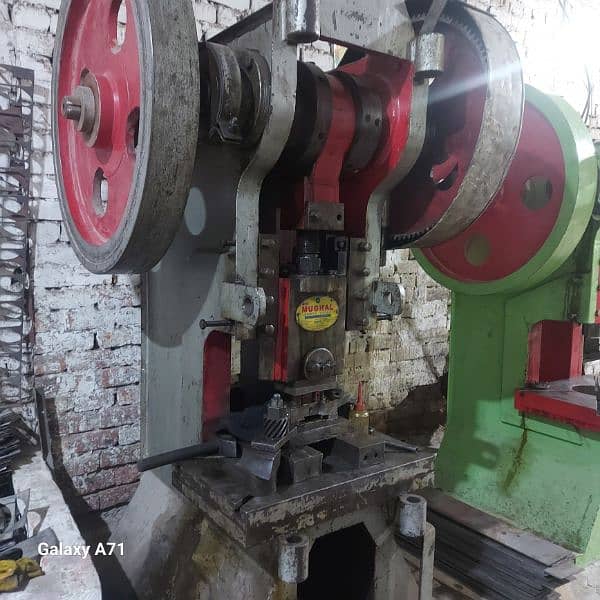 new press 60 ton  moter k sath khuch der chalaya ha 2