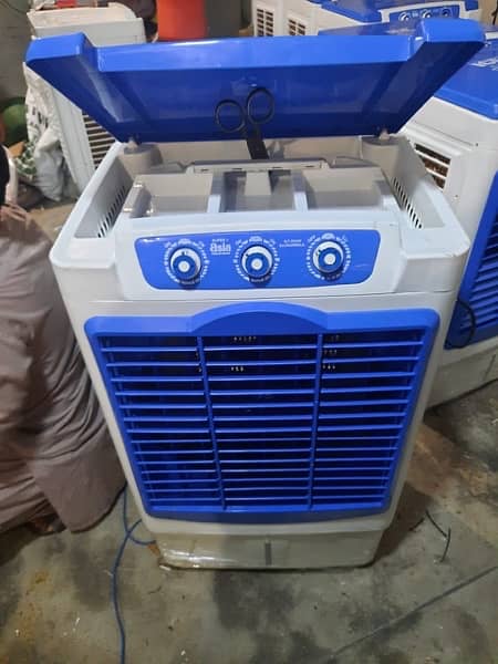 plastic air cooler with cooling pad and bottles 3