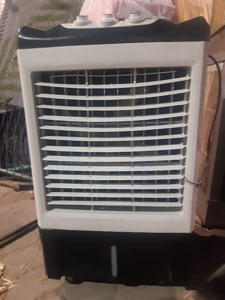 plastic air cooler with cooling pad and bottles 4