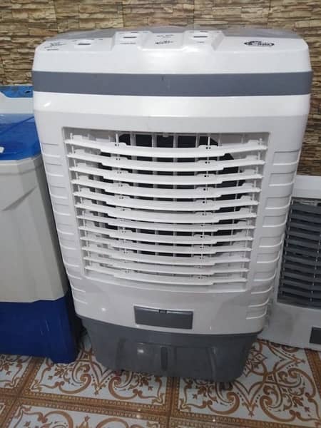 plastic air cooler with cooling pad and bottles 6
