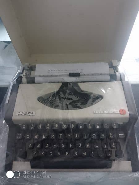 OLYMPIA Typewriter 0