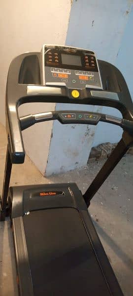 Slim line Treadmill 1461 3