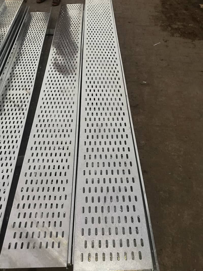 Cable Ladder Perforated Duct Mesh Unistrut and cable channel route 5
