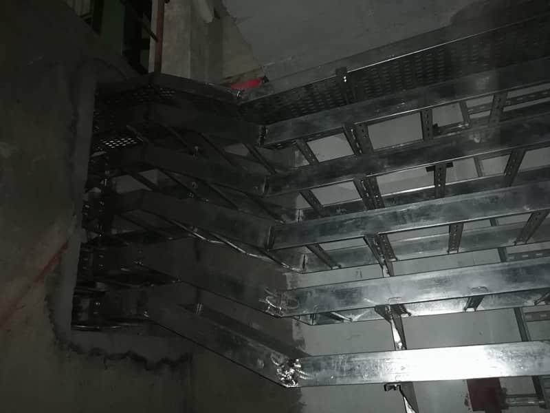 Cable Ladder Perforated Duct Mesh Unistrut and cable channel route 17