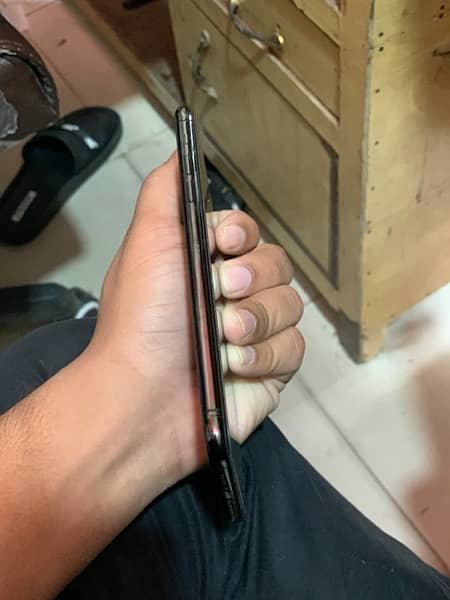 iphone 11promax non active waterpack84health10/9 sidescreatchhai minor 1