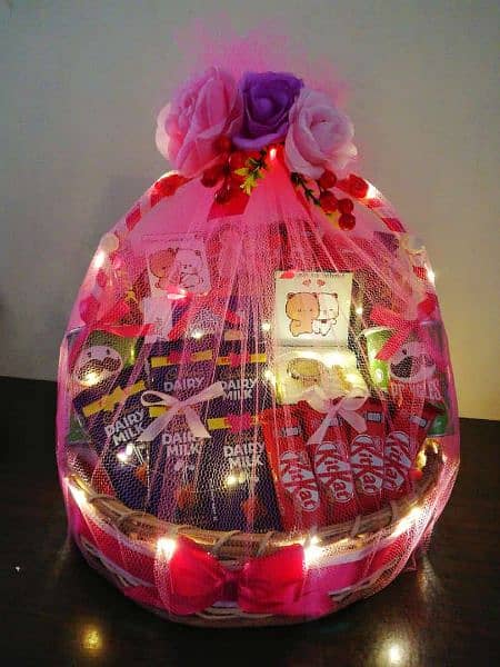 Custamized gift baskets available 6