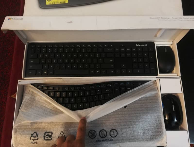 Wireless Keyboard (Microsoft) 1