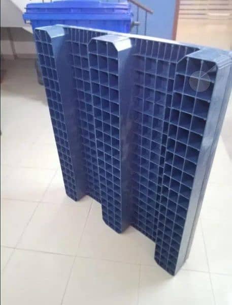 plastic & wooden pallets available 2