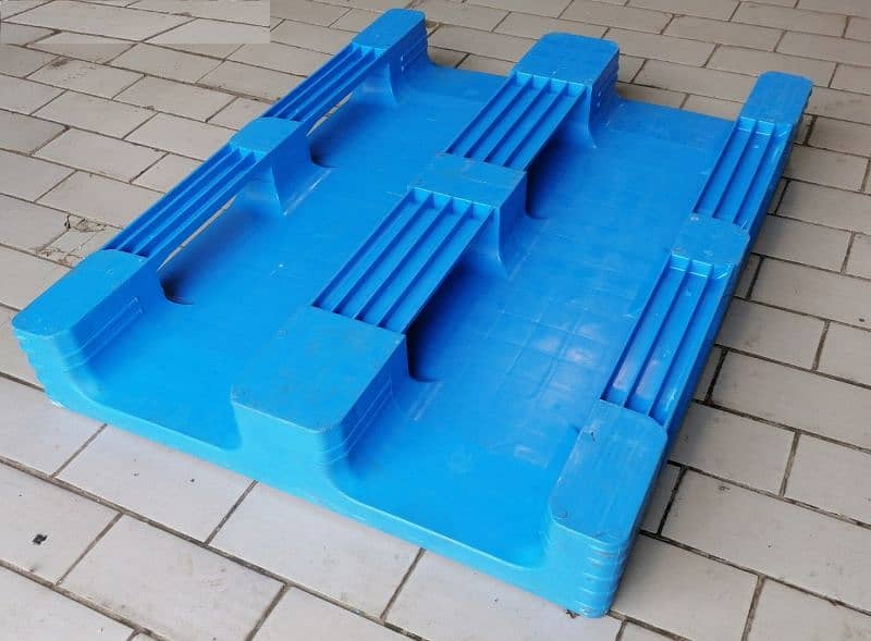 plastic & wooden pallets available 8