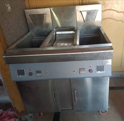 Double deep fryer with chip dump