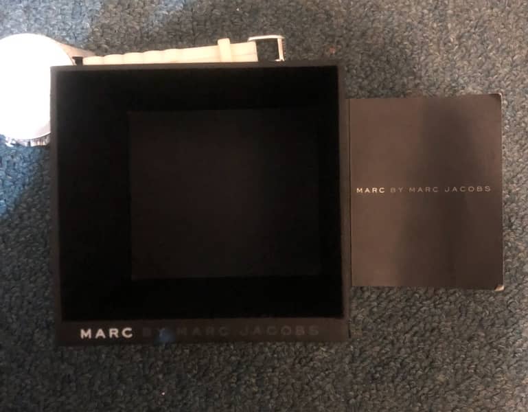 branded watch MARC 5