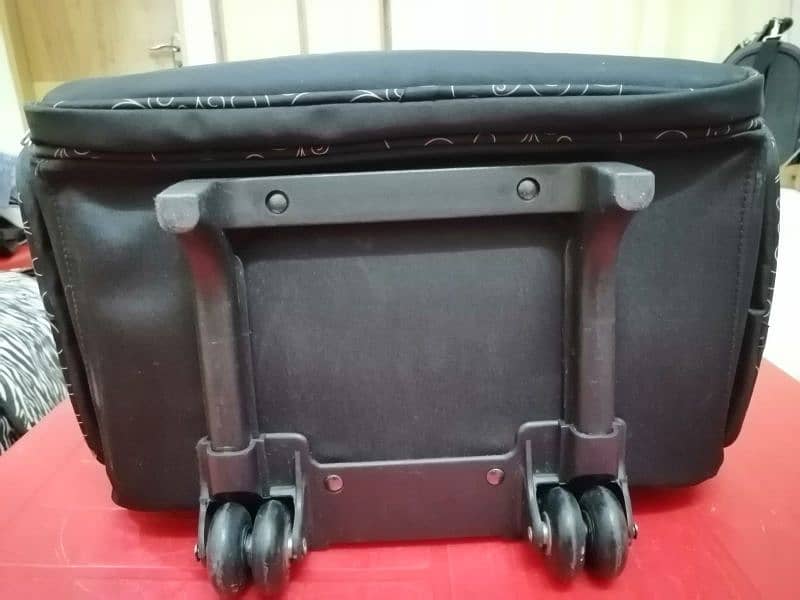 Black Wheeled Trolley bag, Imported 4