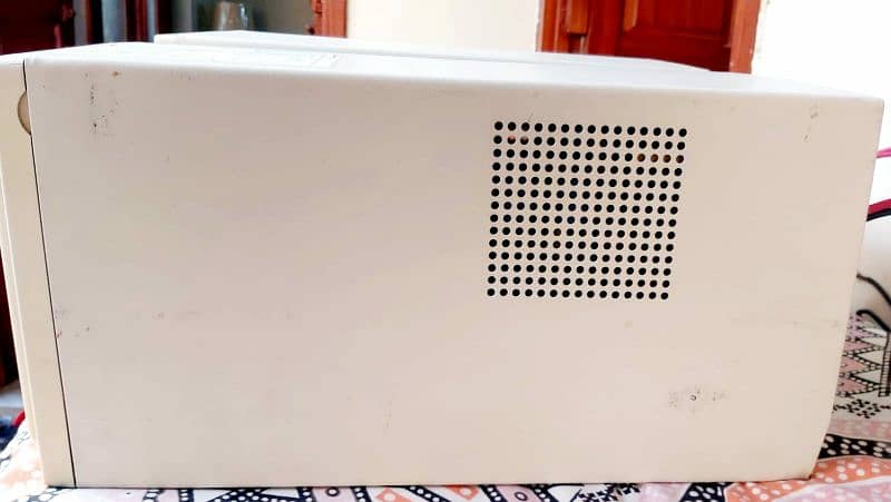 APC SMART-UPS 1400VA 950W 1