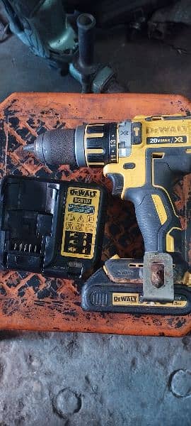 Dewalt 3 Function Drill (DCD-795) 2