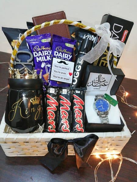 Custamized gift box and baskets available 4