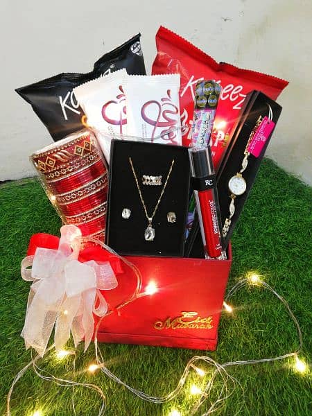 Custamized gift box and baskets available 5