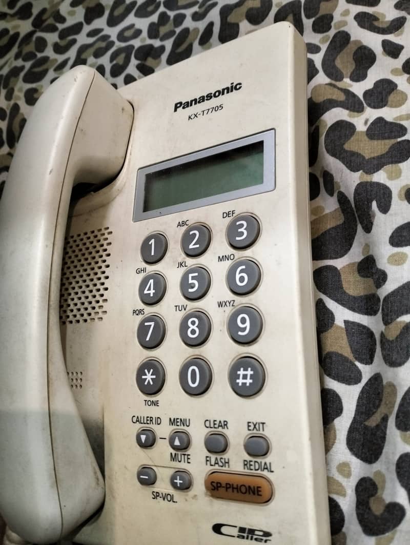 Landline Panasonic KX-T7705 Telephone Set 1