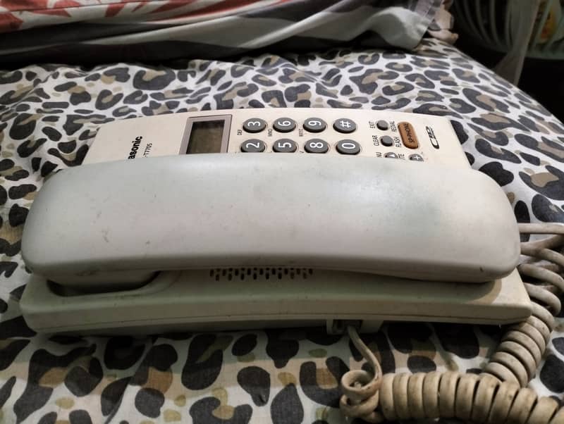 Landline Panasonic KX-T7705 Telephone Set 2