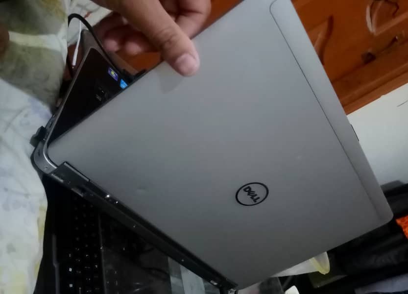 Dell LATTITUDE E6640 i5 4th gen 3