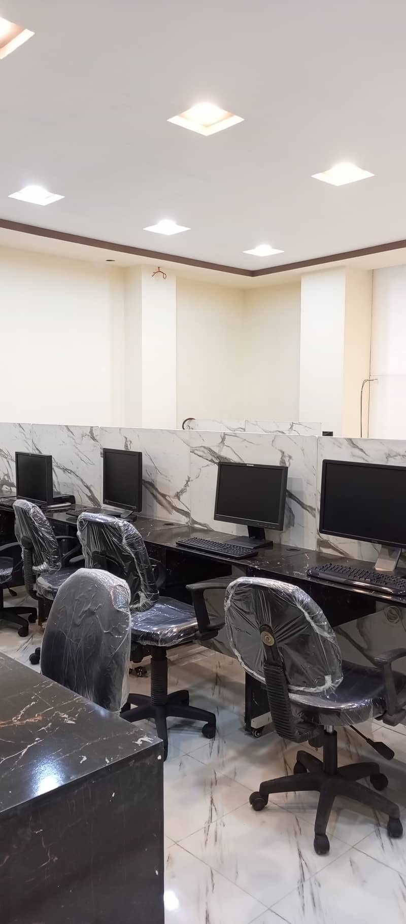 Fully Air-conditioned Dedicated Coworking spaces only in 6,999Rs/month 18