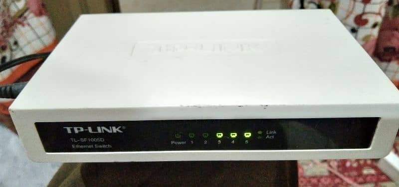 TP-Link 5 port switch device with adapter. 1