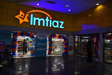 need female staf in mart job