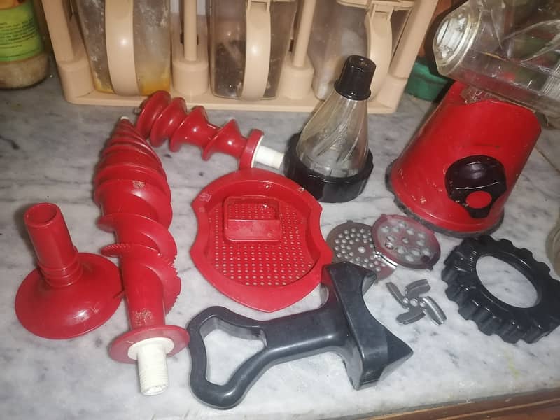 Meat Chopper with all accessories 9