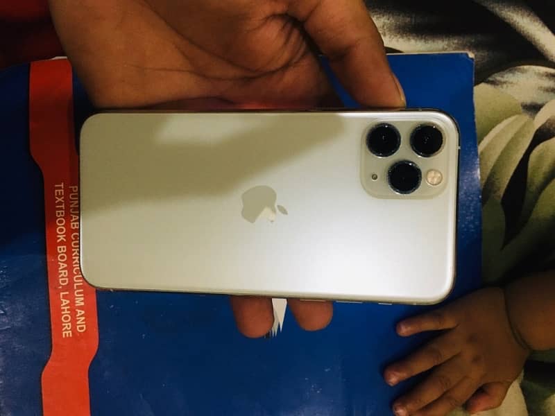 iPhone 11 pro LLA non pta esim non active 03l818l7515 9