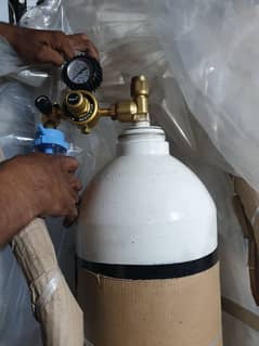 Brand  new oxygen cylinder  with oxygen Gass and also with trolly