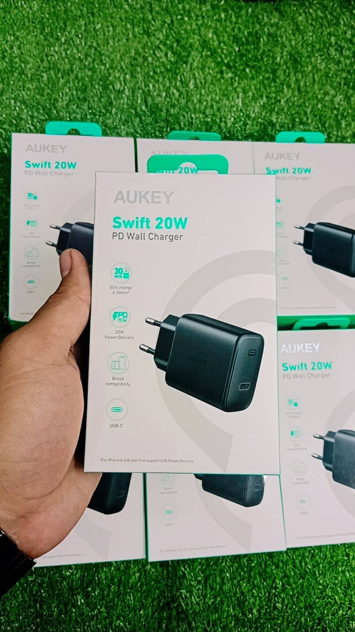 AUKEY SWIFT USB-C PD CHARGER 20W 3