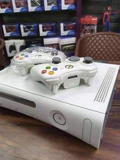 Xbox 360, 2 wireless controllers, games