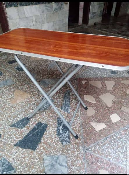 folding table very very good condition 1