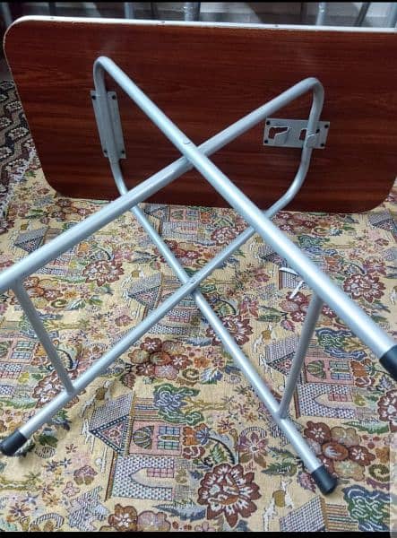 folding table very very good condition 3