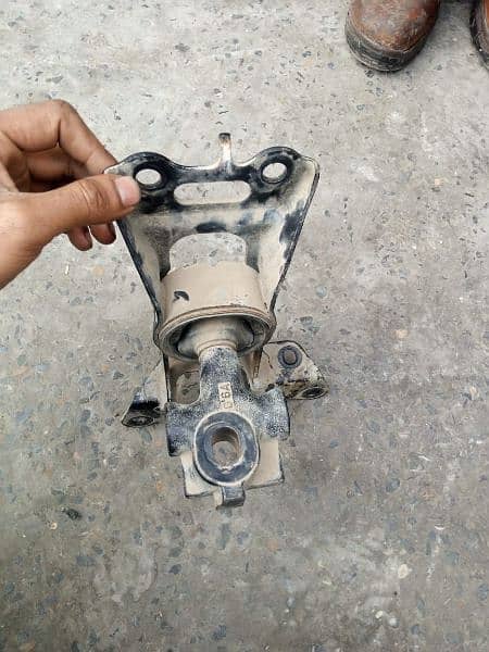 engine mounting 14