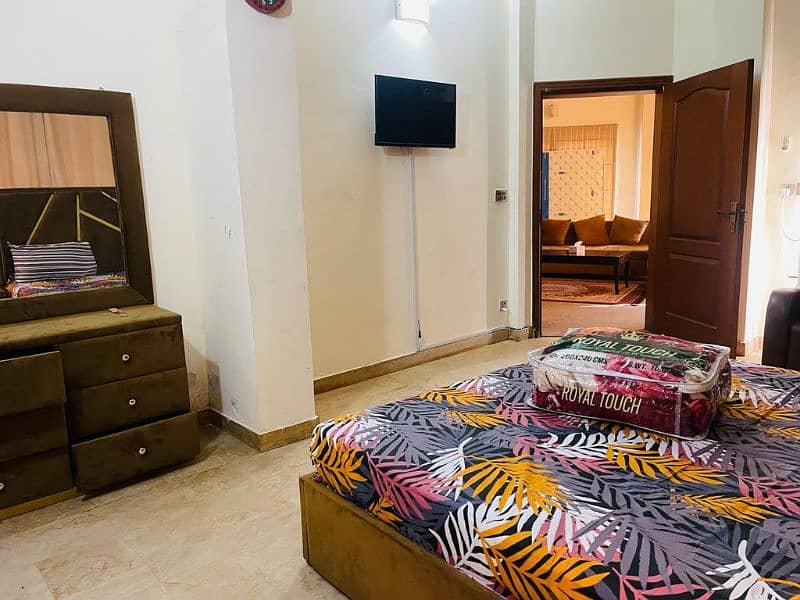 24/7 Luxurious rooms in E-11/4 Islamabad 12