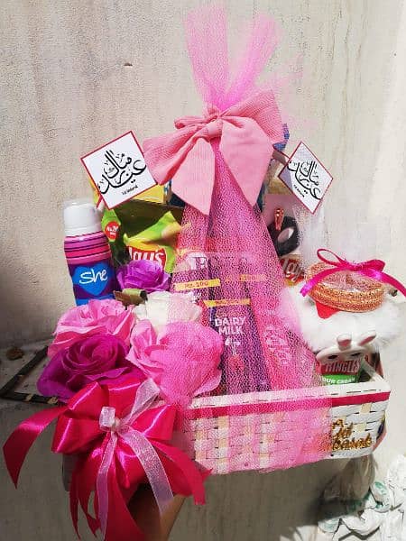 Custamized gift basket available 2