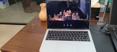 Apple Macbook Air A1932 -13"  - 2019 Model 128GB, Intel i5 processor