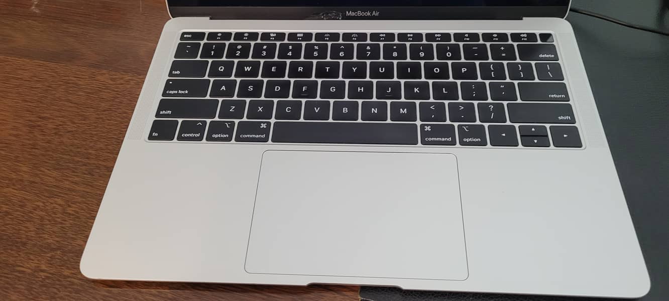 Apple Macbook Air A1932 -13"  - 2019 Model 128GB, Intel i5 processor 3