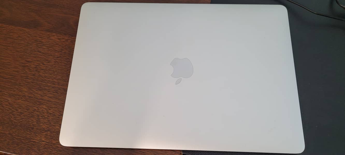 Apple Macbook Air A1932 -13"  - 2019 Model 128GB, Intel i5 processor 4
