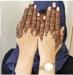 mehndi lagwyen female beautician say home service facial wax etc