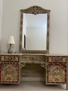 Mirror and dressing table set