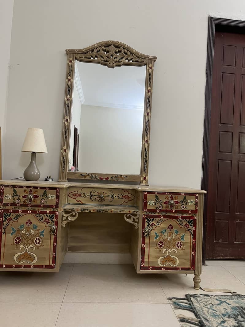 Mirror and dressing table set 5