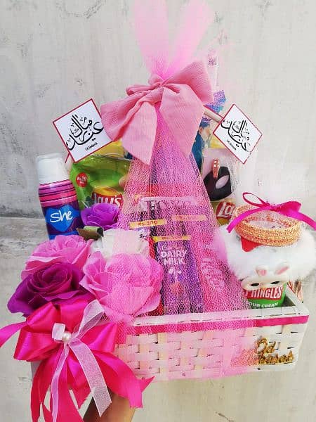 Custamized gift basket available 4