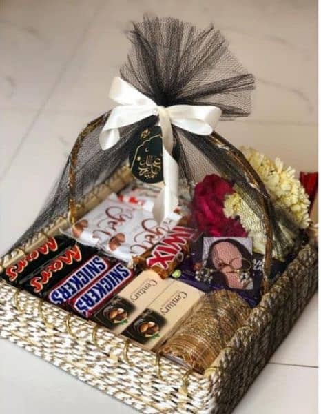 Custamized gift basket available 0