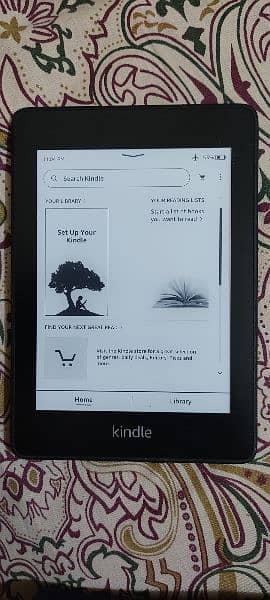 Selling my Amazon Kindle Paperwhite 10th Generation 8GB Waterproof 0