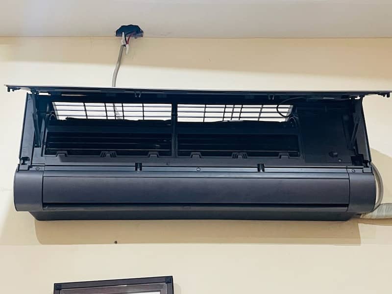 1.5 ton Electrolux Ac dc inverter (urgent sale) 2