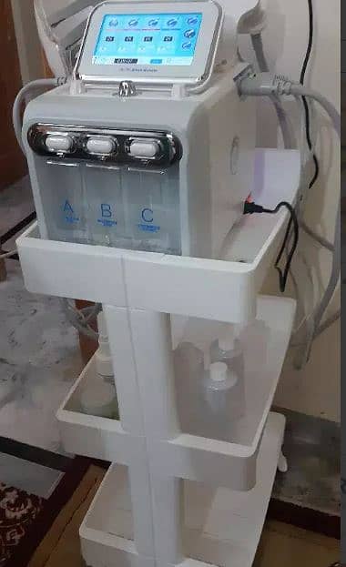 Hydra Facial Machine Available 8 in 1 Unit Gullberg. 5