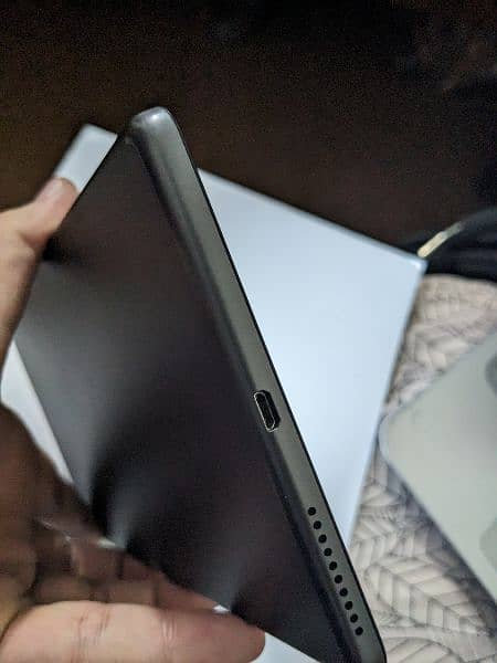 Lenovo tab m8 4